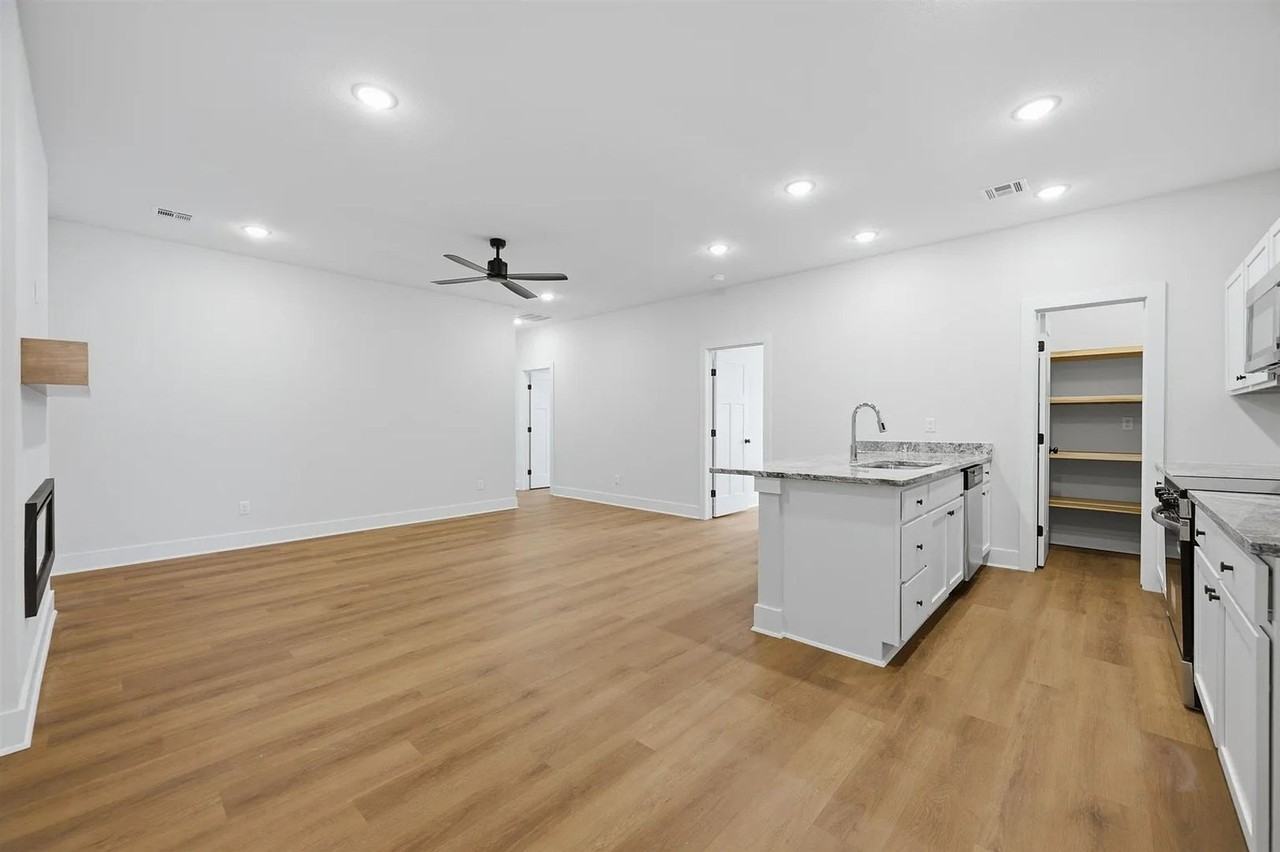 119 119 N Mendocino Ct - Photo 5 of 21
