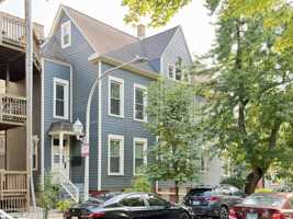 featured image of 1111 W Roscoe St #1
