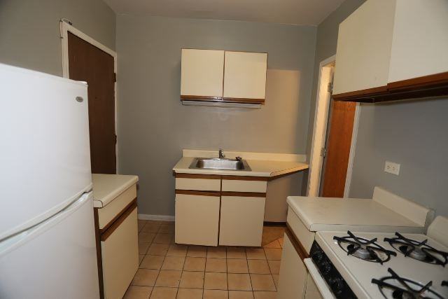 821A W Cornelia Ave #212 - Photo 2 of 14