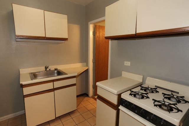 821A W Cornelia Ave #212 - Photo 3 of 14