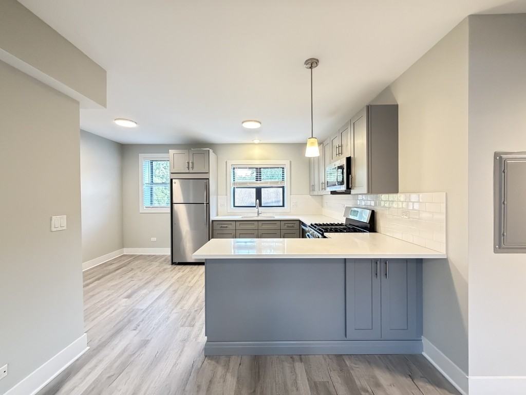 1133 Oak Ave #3E - Photo 2 of 21