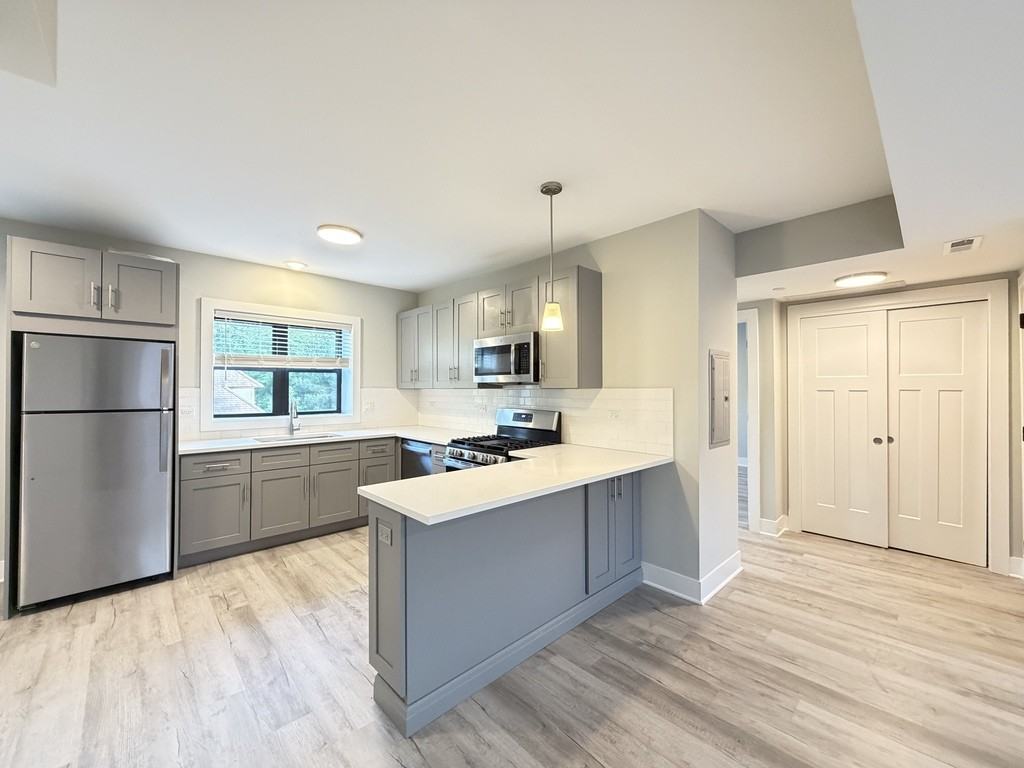 1133 Oak Ave #3E - Photo 4 of 21