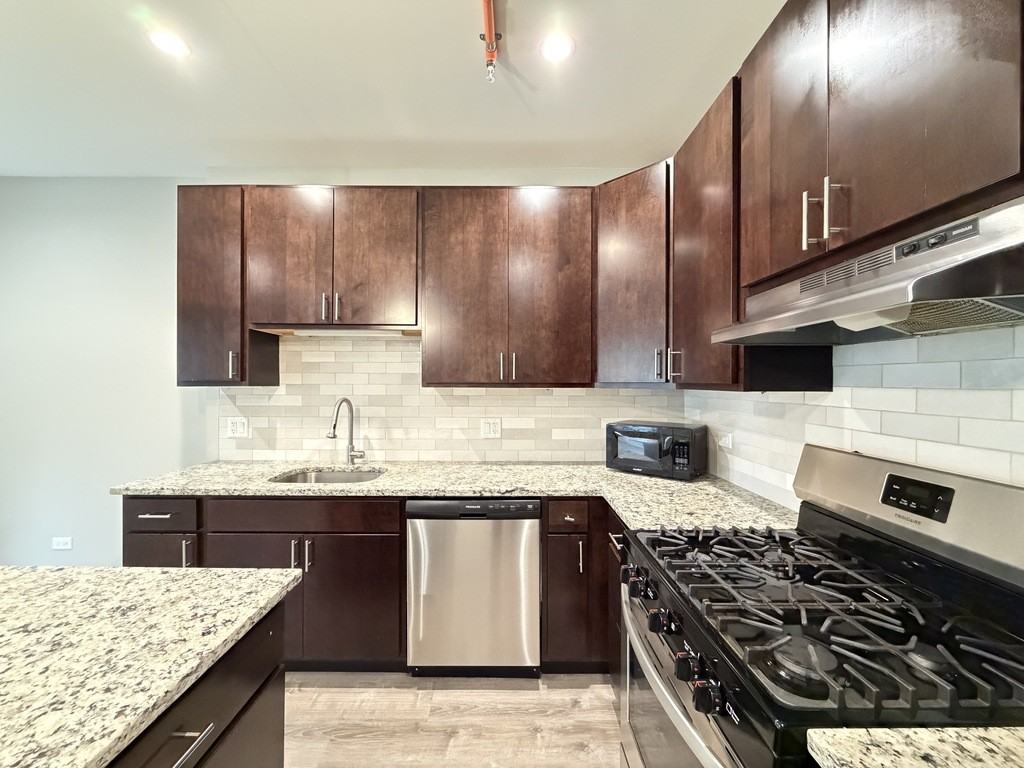 1142 Maple Ave #2 - Photo 4 of 21