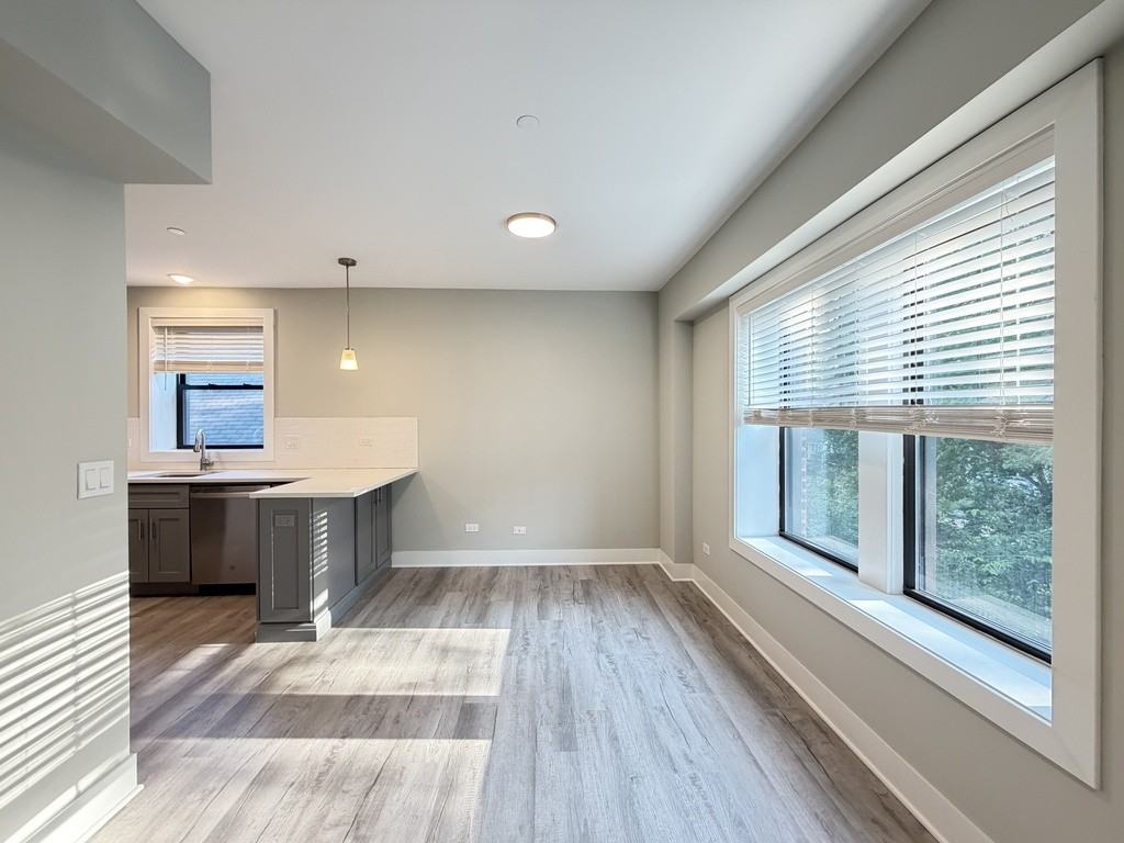 1133 Oak Ave #2W - Photo 6 of 21