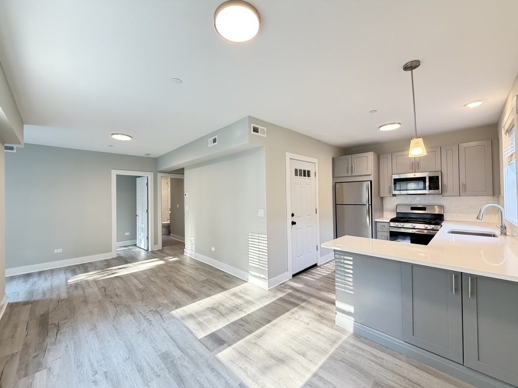 1133 Oak Ave #2W - Photo 7 of 21