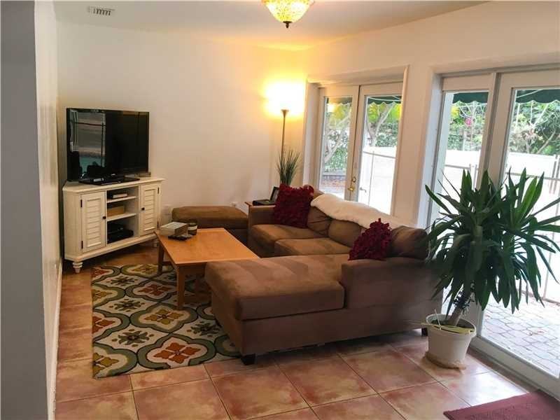 512 Warren Ln - Photo 3 of 8
