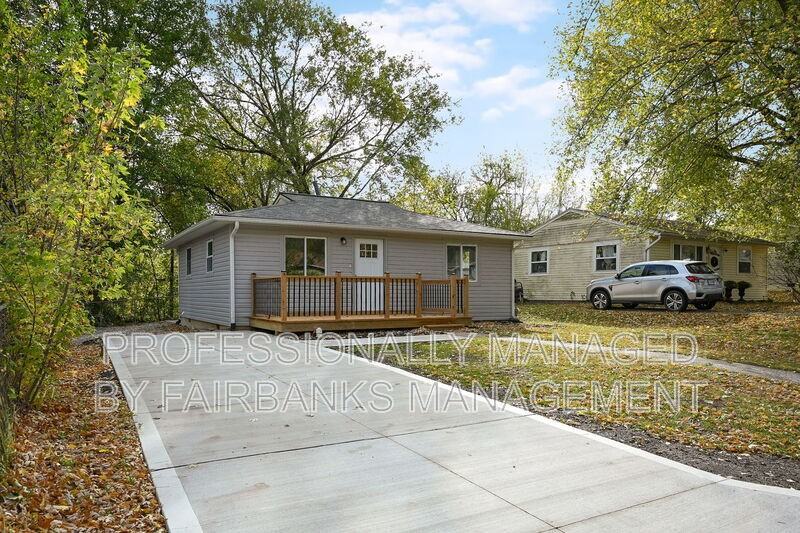 4535 N Forest Ave - Photo 2 of 17