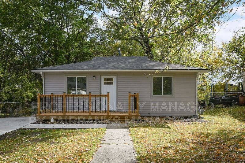 4535 N Forest Ave - Photo 3 of 17