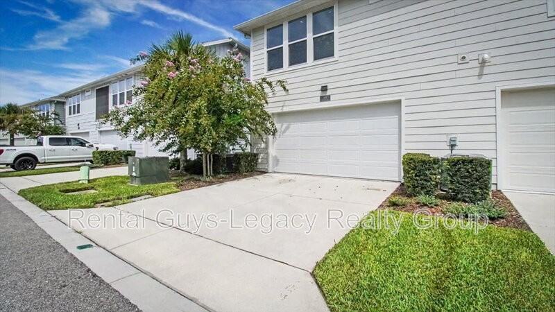 409 Crestview Dr - Photo 3 of 34