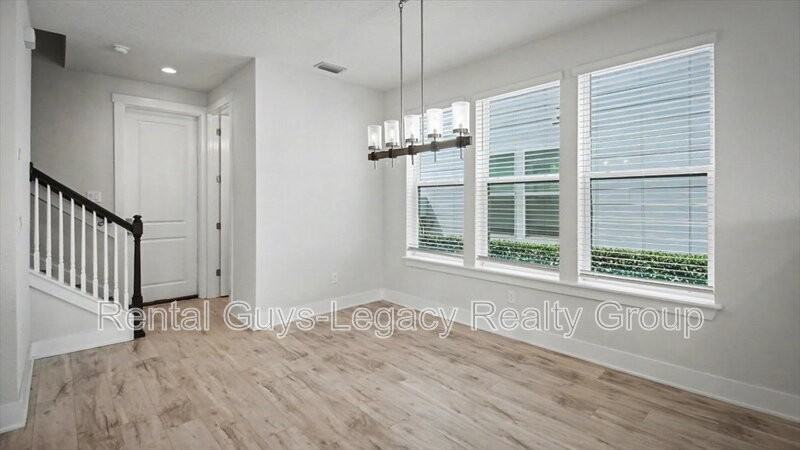 409 Crestview Dr - Photo 7 of 34