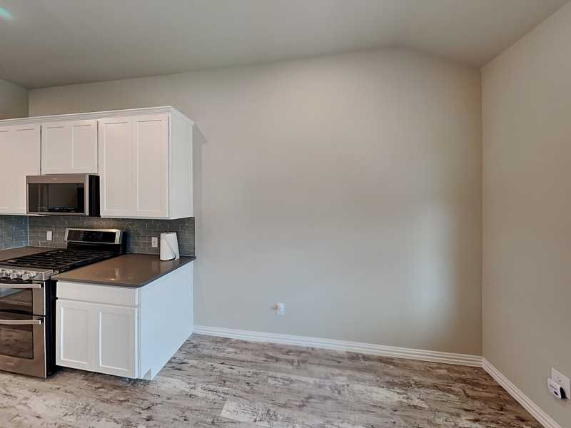 5533 Baker Creek Rd - Photo 5 of 18