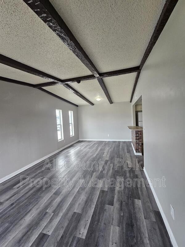 3037 Saint Paul Dr - Photo 2 of 10