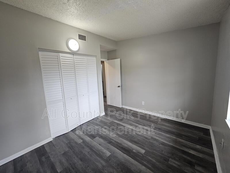 3037 Saint Paul Dr - Photo 6 of 10