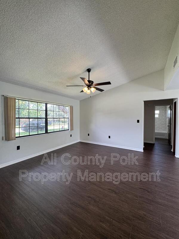 8601 Sunnydale Ln - Photo 4 of 40