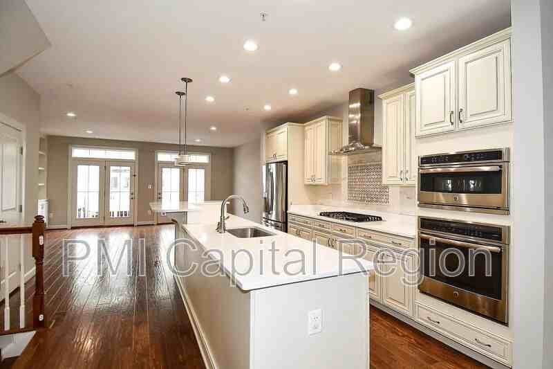 334 Community Center Ave - Photo 3 of 29