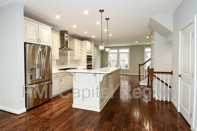 334 Community Center Ave - Photo 4 of 29