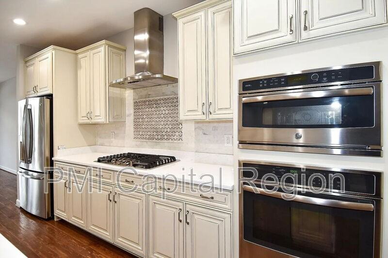334 Community Center Ave - Photo 5 of 29