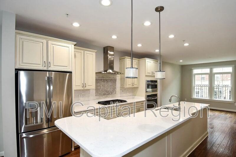 334 Community Center Ave - Photo 7 of 29