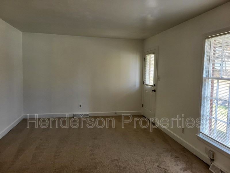 7512 Briardale Dr - Photo 2 of 10