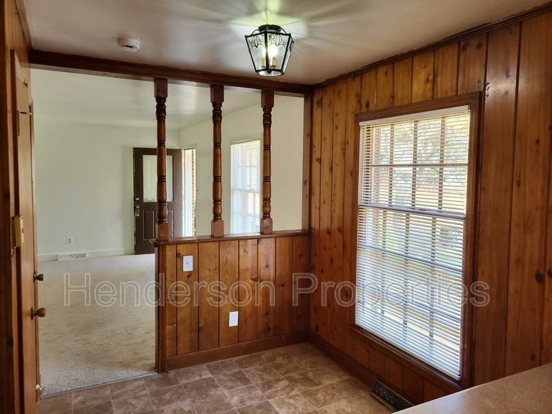 7512 Briardale Dr - Photo 3 of 10