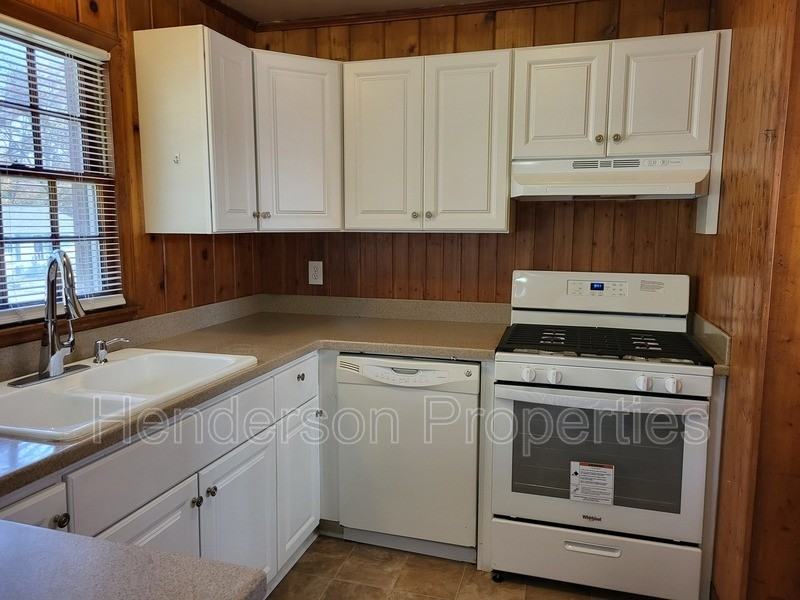 7512 Briardale Dr - Photo 4 of 10
