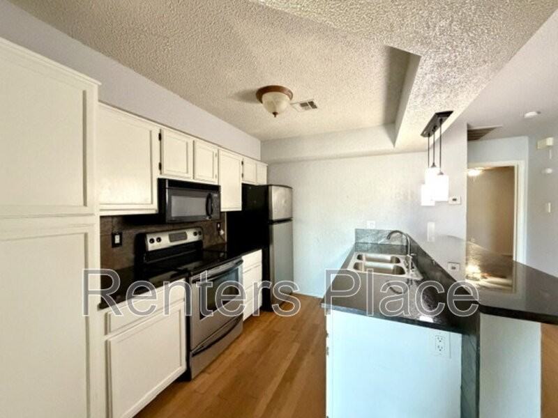 1207 S Quaker Ave #203 - Photo 4 of 12