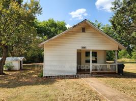featured image of 304 W Main St