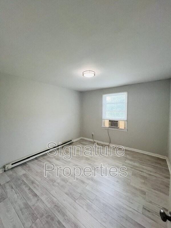 1221 Montgomery Ave - Photo 6 of 16