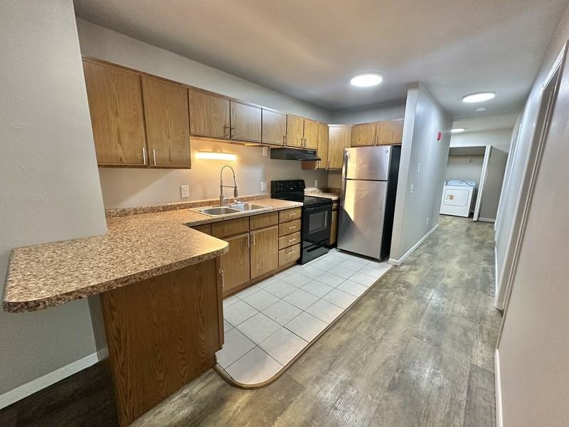 825 Wisconsin St - Photo 4 of 13