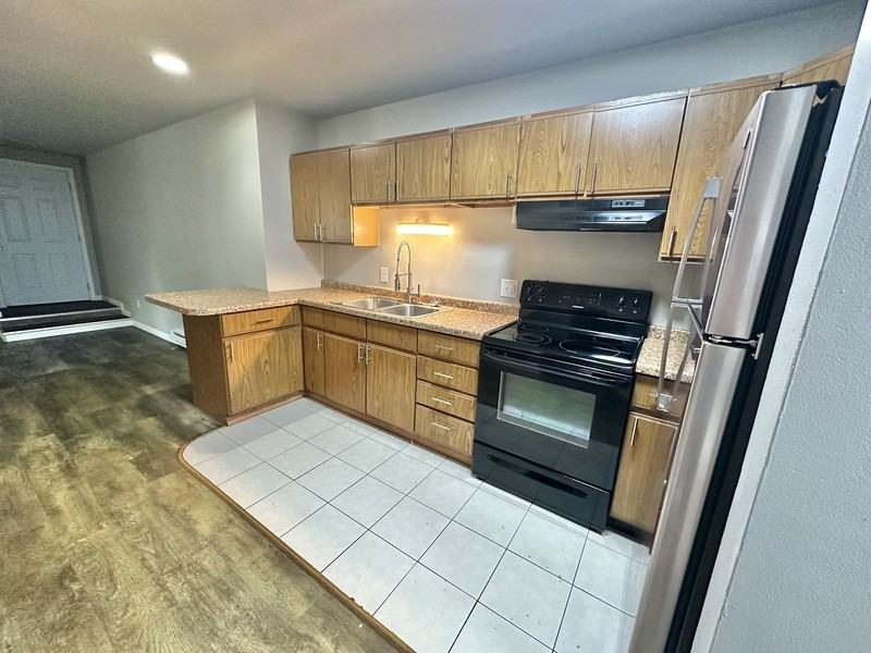 825 Wisconsin St - Photo 5 of 13