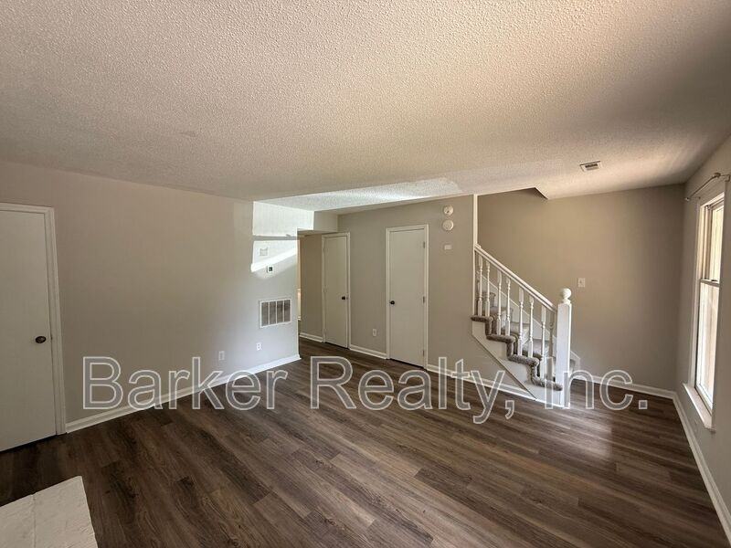 101 Greengate Ct - Photo 2 of 10
