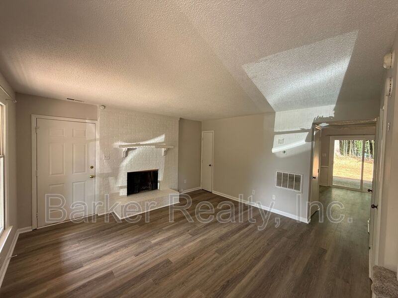 101 Greengate Ct - Photo 3 of 10