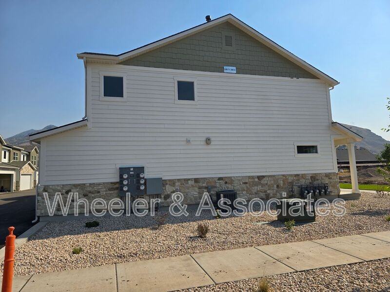 188 N Park E #1 - Photo 2 of 27