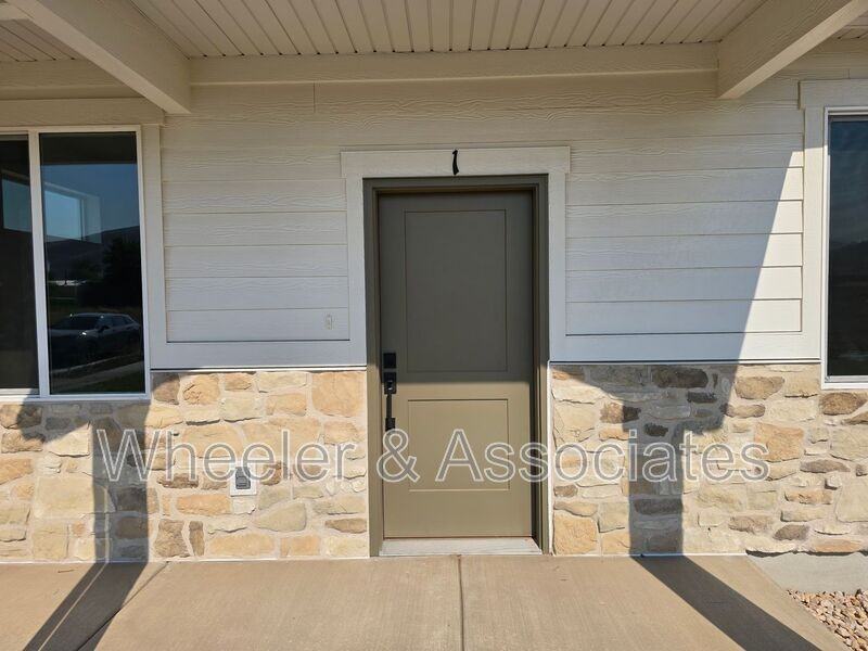 188 N Park E #1 - Photo 5 of 27