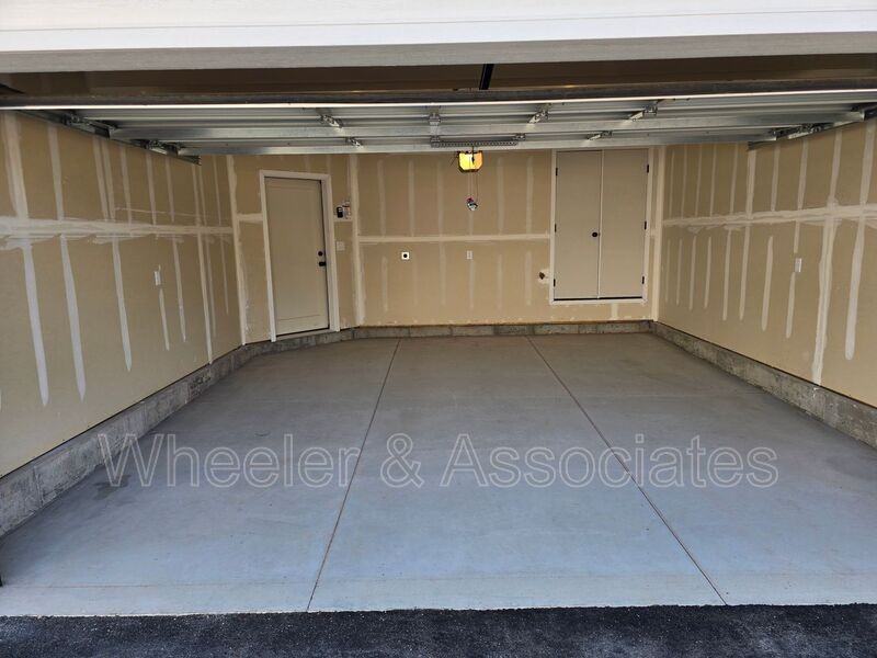 188 N Park E #1 - Photo 7 of 27