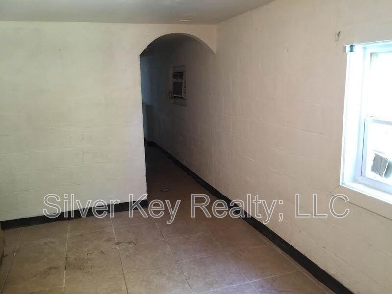 107 Forrest Ave #5 - Photo 2 of 5