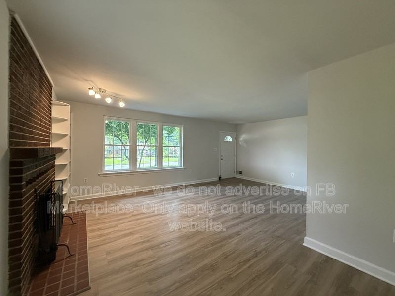 3611 Embassy Ln - Photo 3 of 15