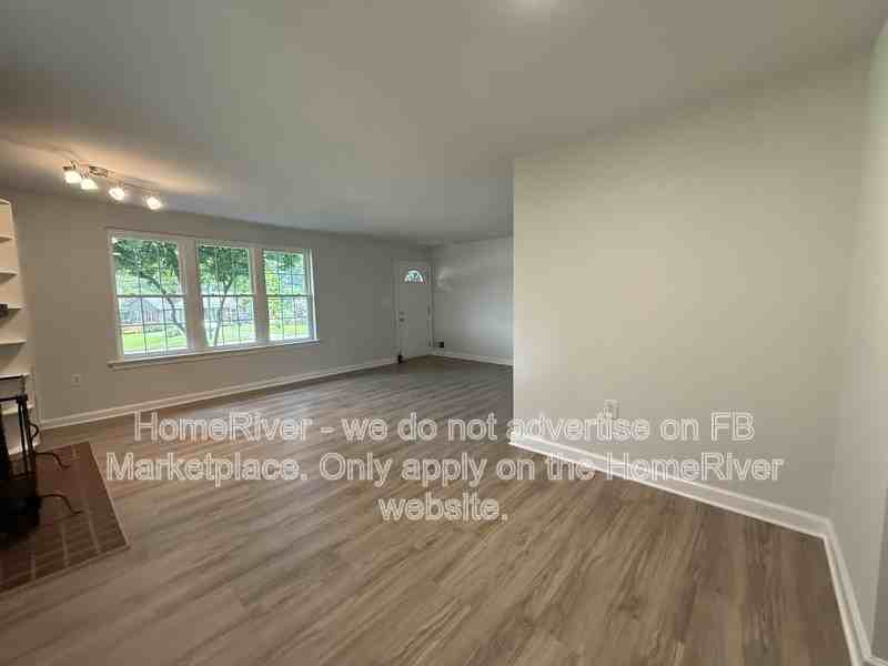3611 Embassy Ln - Photo 5 of 15