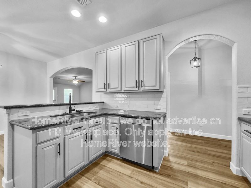 922 Fife Dr - Photo 2 of 22