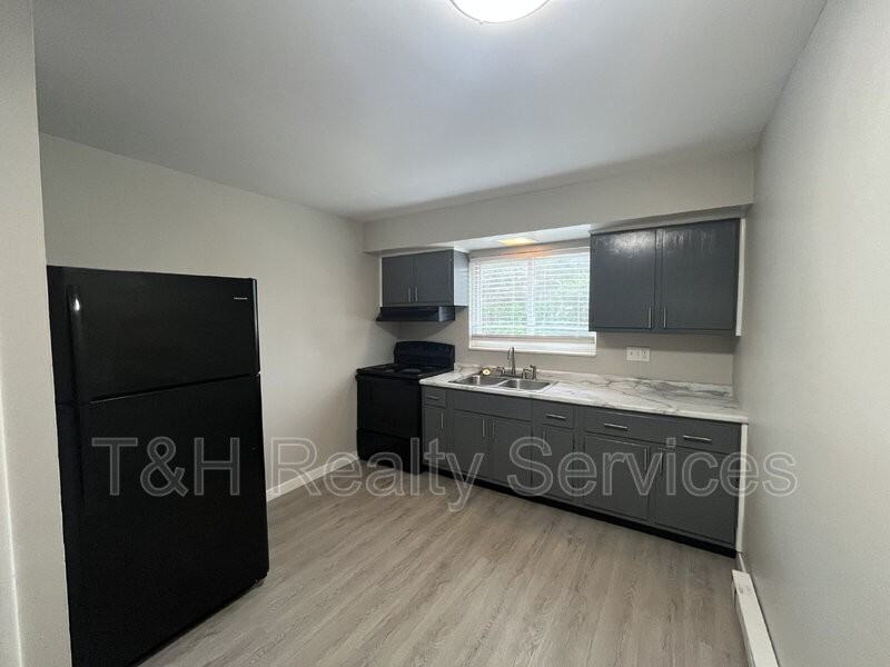 1152 Evans Ave #4 - Photo 5 of 12