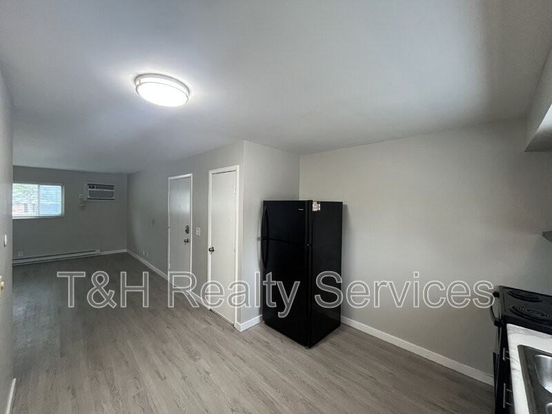 1152 Evans Ave #4 - Photo 6 of 12