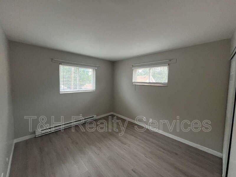 1152 Evans Ave #4 - Photo 7 of 12