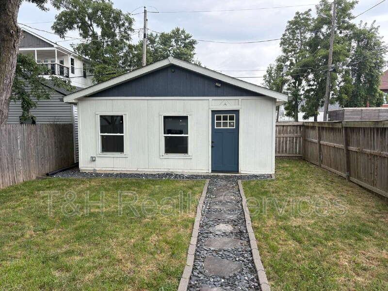 422 Iowa St - Photo 5 of 33