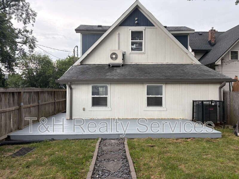 422 Iowa St - Photo 6 of 33