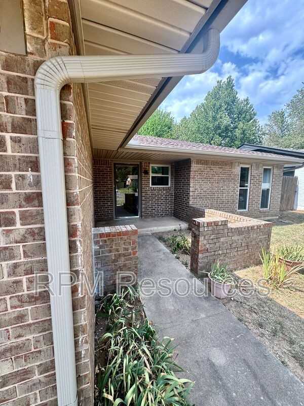 405 Meadow Lake Dr - Photo 4 of 23