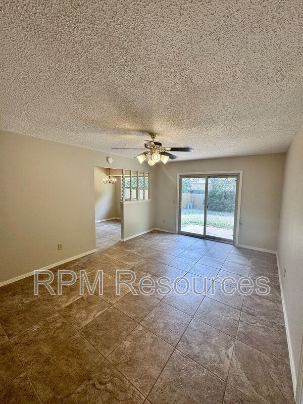 405 Meadow Lake Dr - Photo 6 of 23