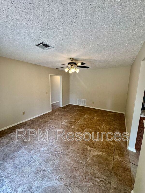 405 Meadow Lake Dr - Photo 7 of 23
