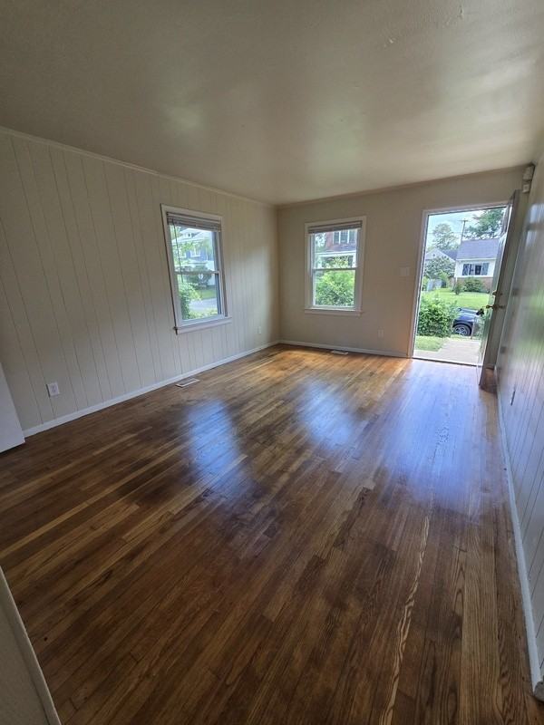 1210 Carlisle Ave - Photo 4 of 17