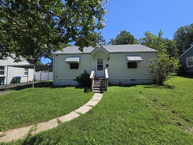 1715 Rockwood Rd - Photo 2 of 2