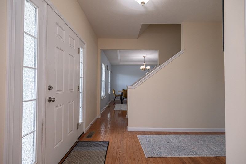 1909 Colonial Dr - Photo 2 of 35